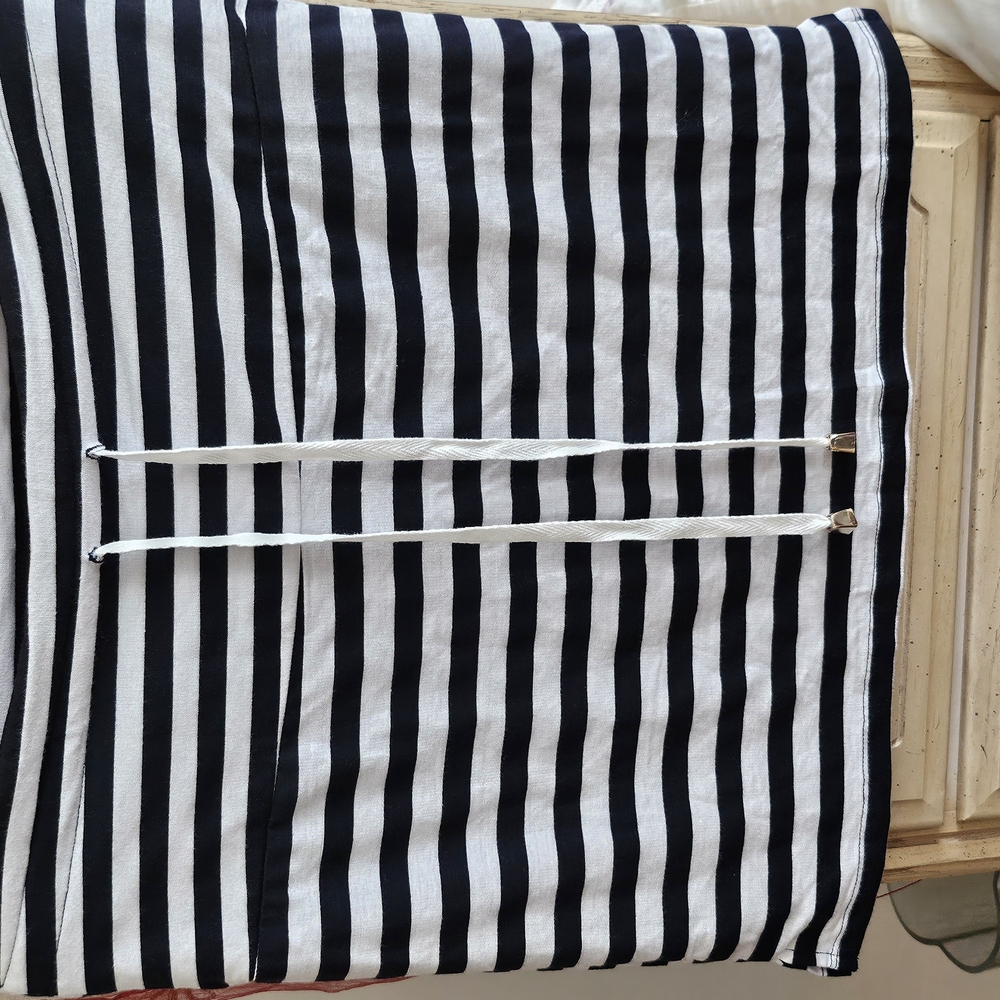 〰️Black and White Striped Mini Skirt♡Akini♡ NWOT